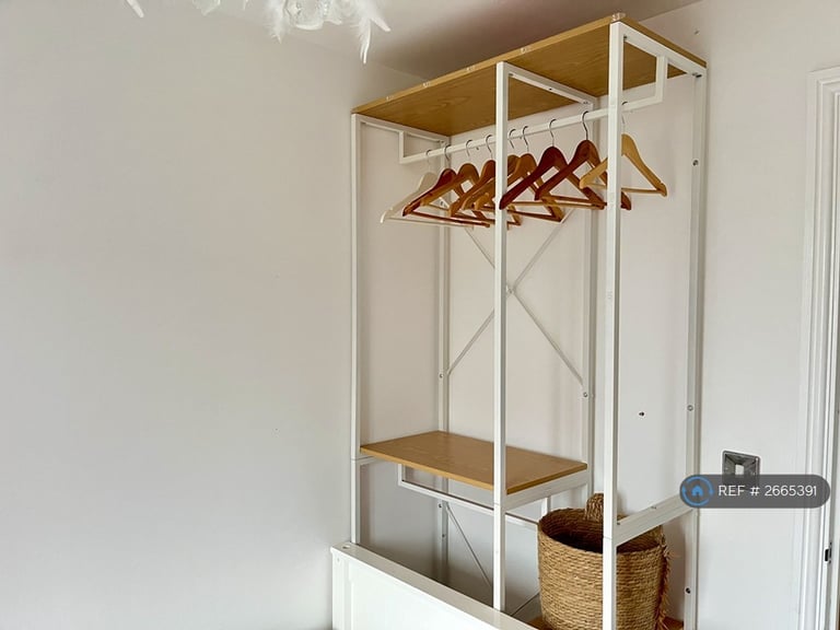 1 bedroom in Castle Hedingham, Trowbridge, BA14 (#2665391)