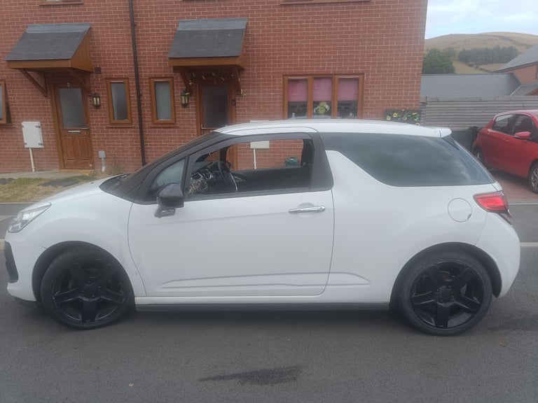 Citroen, DS3, 1.6 HDI Diesel Hatchback, 2011, Manual, 1560 (cc), 3 doors
