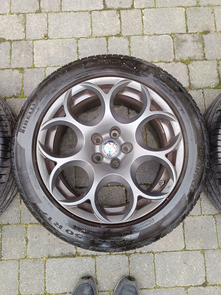 17 inch Horseshoe Pepperpot Alloy Wheels Set - Alfa Romeo Giulia