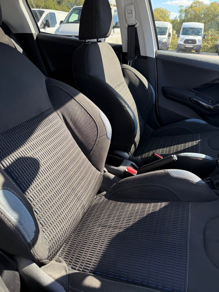 Peugeot, 208, Hatchback, 2015, Manual, 1560 (cc), 5 doors