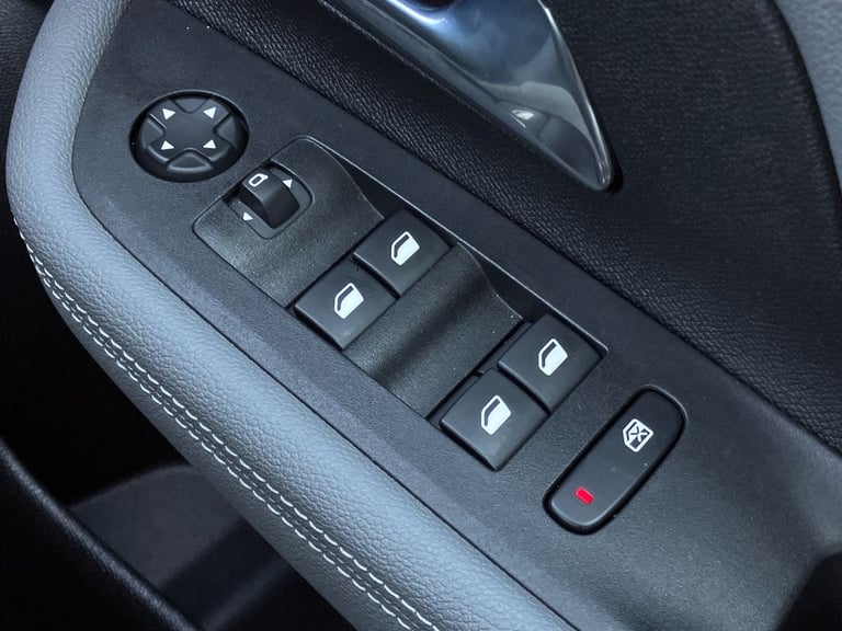 2024 Vauxhall Mokka 100kW Design 50kWh 5dr Auto SUV Electric Automatic