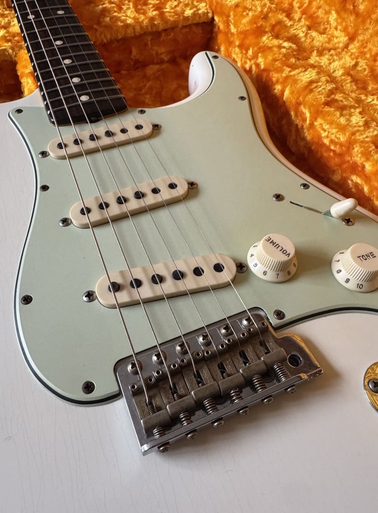 Fender Custom Shop NAMM Limited Edition ’60 Stratocaster Relic Olympic White