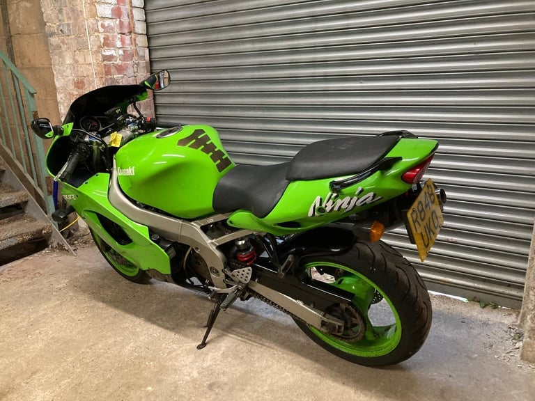 1998 Kawasaki ZX9R C1 NINJA (CLASSIC MOTORCYCLE) A VERY HONEST ORIGINAL BIKE !!