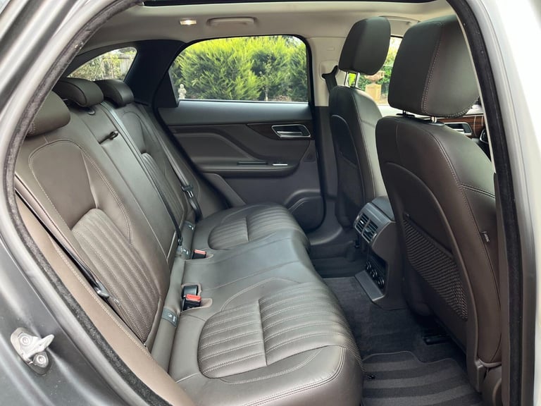 JAGUAR F-PACE 2.0 D180 Portfolio 2016