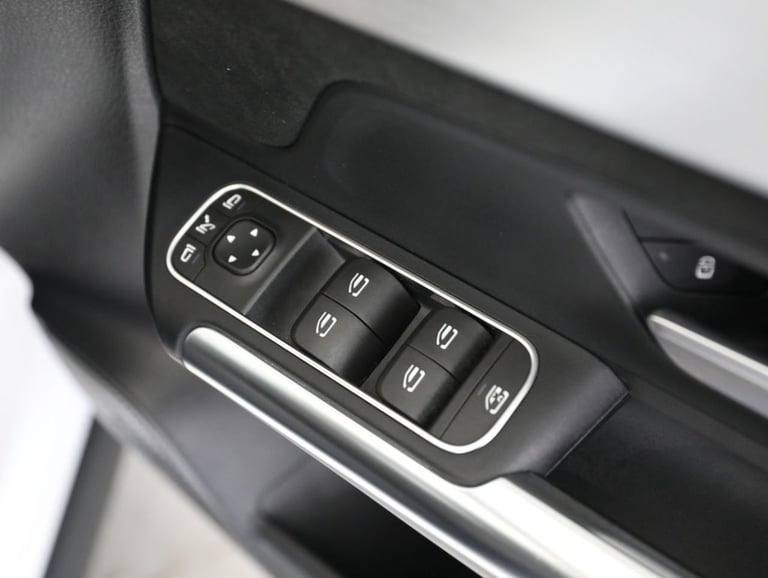 2022 Mercedes-Benz EQA EQA 300 66.5kWh AMG Line (Premium) SUV 5dr Electric Auto 4MATIC (228 ps) E...