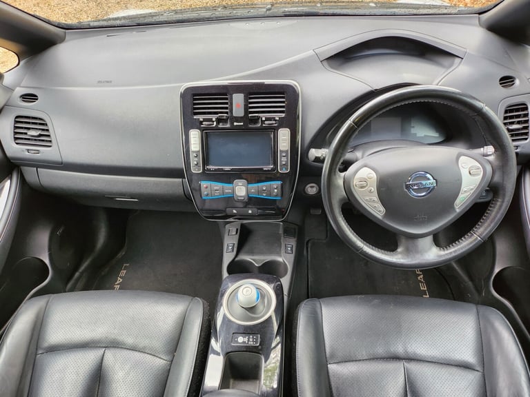 2017 Nissan Leaf Tekna 30kWh Auto with Full Service History and a New MOT HATCHBACK Electric Auto...