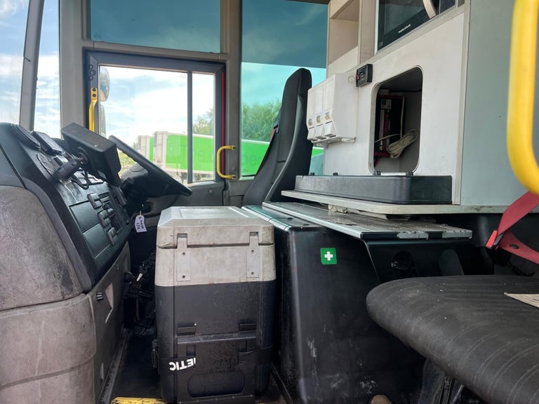 Mercedes-Benz ECONIC 1830 