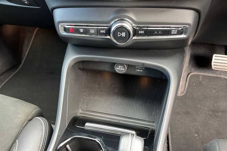 2020 Volvo XC40 2.0 B4P R DESIGN Pro 5dr Auto ESTATE PETROL Automatic