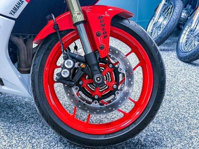 2024 24 YAMAHA XSR900 GP SPORT HERITAGE 900 WAYNE RAINEY REP - LOW MILES