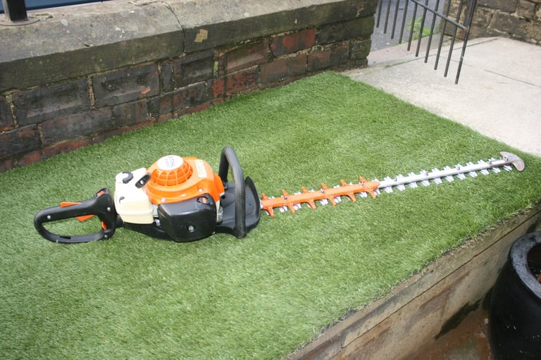 2021 Stihl HS82RC  Petrol hedge trimmers 30” blades, excellent condition, just serviced