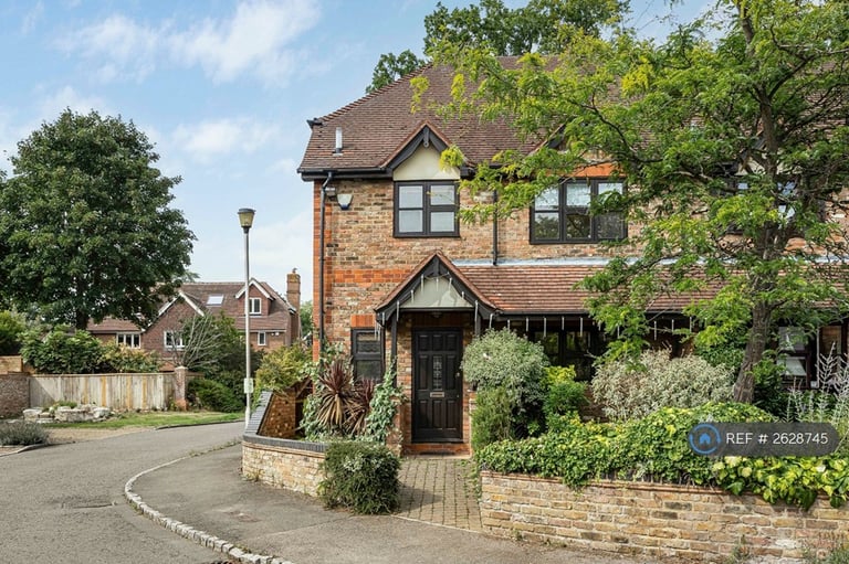 image for 3 bedroom house in Miller Place, Gerrards Cross, SL9 (3 bed) (#2628745)