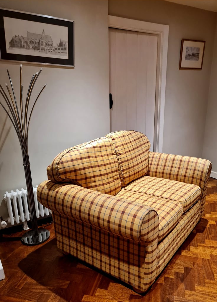 DELIVERY INCLUDED VGC JOHN LEWIS 2 seater classic style patterned fabric sofa 