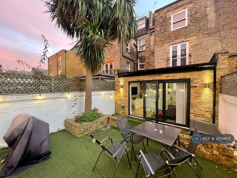 2 bedroom flat in Bramber Road, London, W14 (2 bed) (#2654671)