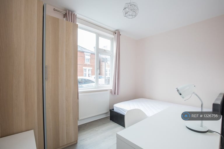 6 bedroom house in Rupert Road, Guildford, GU2 (6 bed) (#1326756)