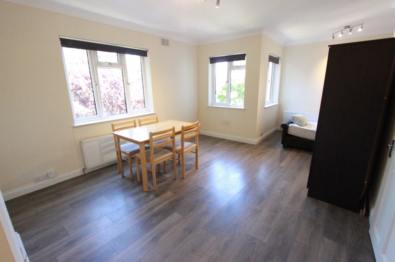 Wood Green N22. Tube, Shopping Centre and more