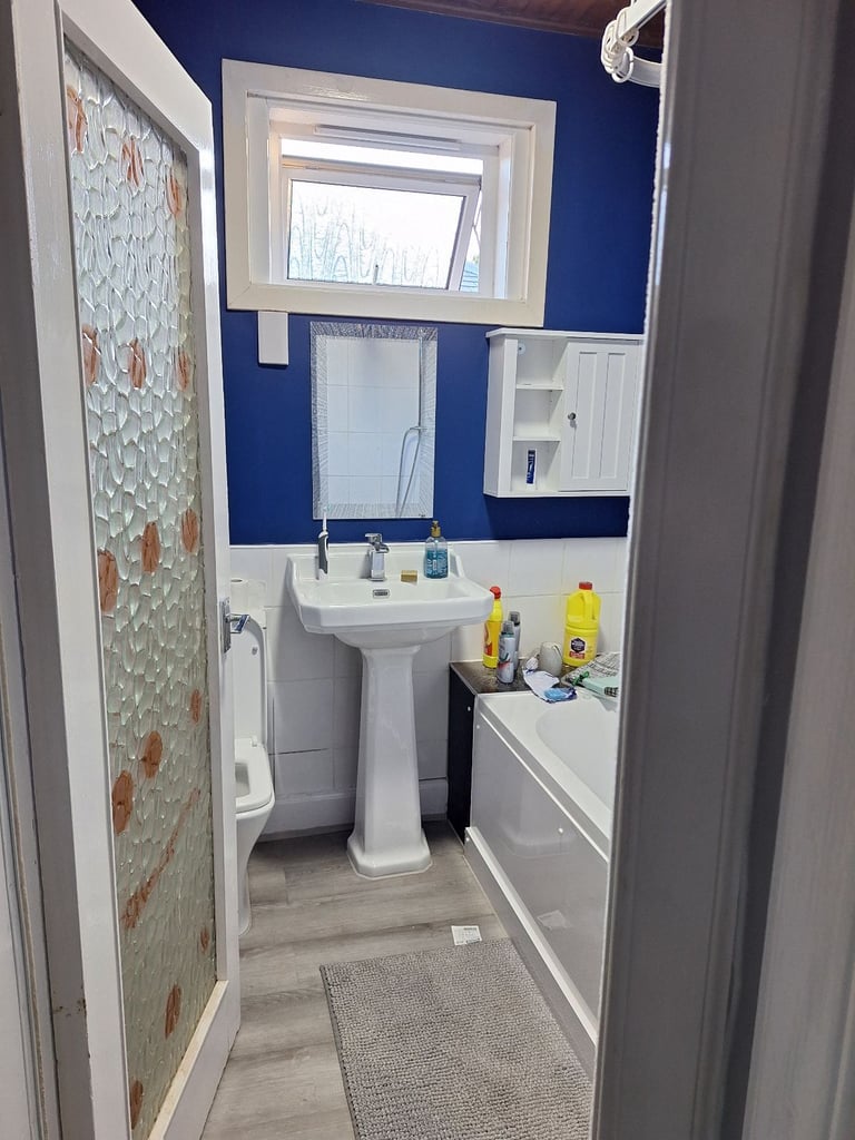 2 large double bedrooms in a bungalow - Craigleith