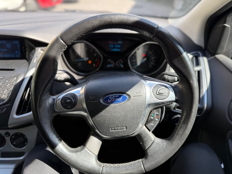 2012 Ford Focus 1.6 Zetec 5dr HATCHBACK Petrol Manual