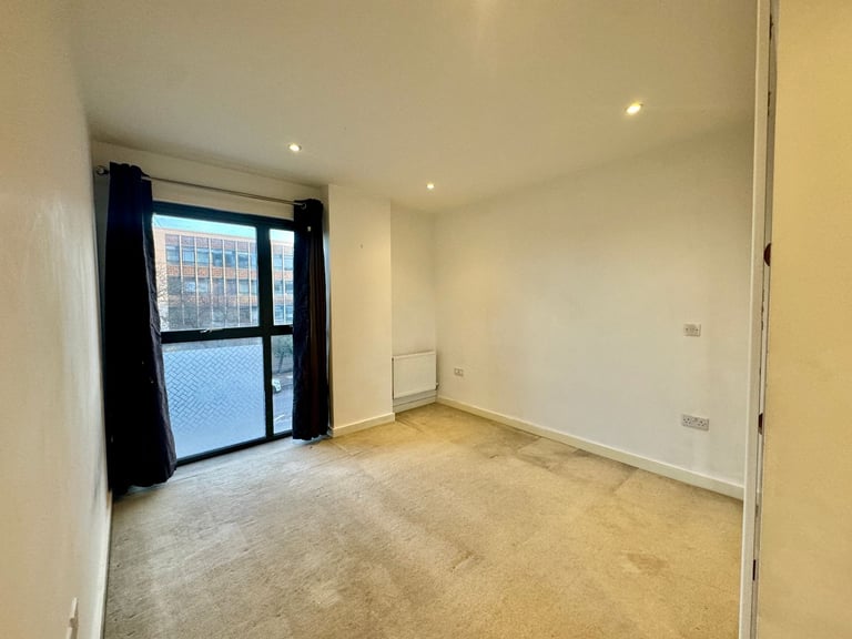 To Rent 1 Bed with Balcony Apartment Lift Near Rayners Lane with Metropolitan and Piccadally Lines