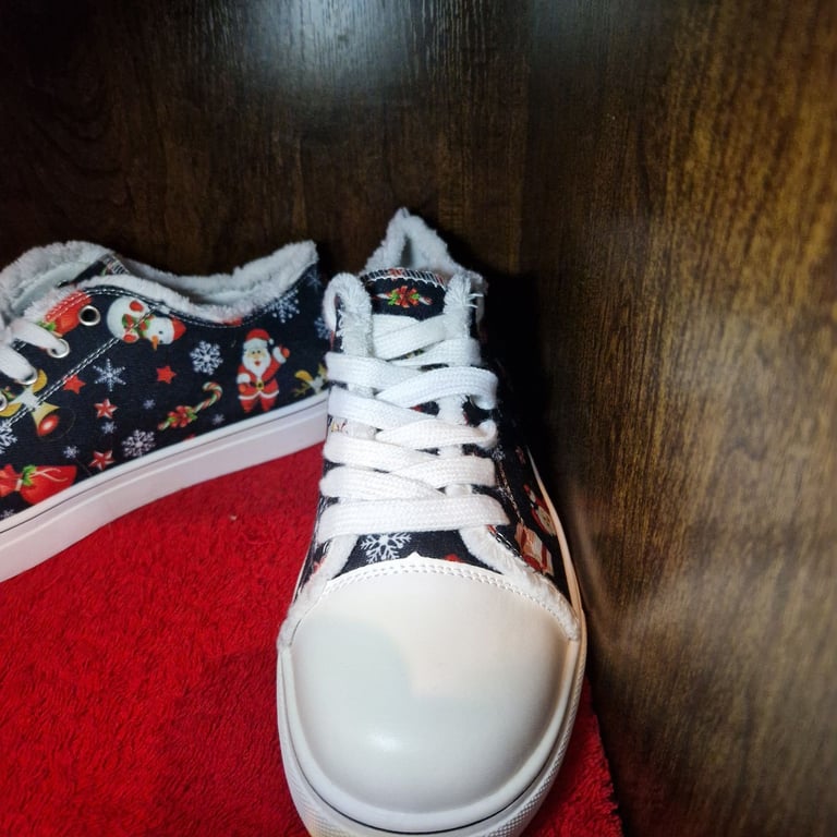 Christmas Print Trainers – Festive Lace-Up Shoes Faux Fur Lined – Size EU 43 / UK 9 – Brand New
