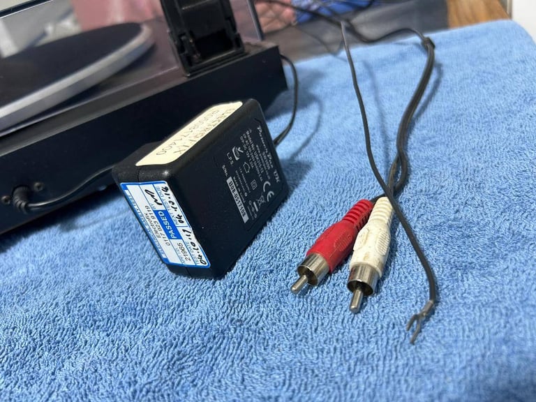 PENDING. CS 435-1 Record player turntable