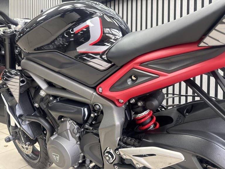 2023 Triumph Street Triple 765R Black, Sport naked 3855 miles