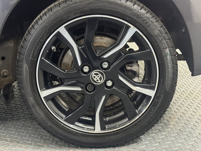 2016 Toyota Yaris Dual VVT-i Design Hatchback Petrol Manual