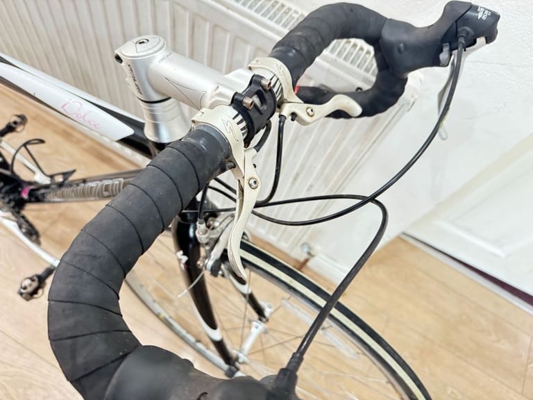 Specialized dolce road bike Aluminium frame in good condition All fully working 