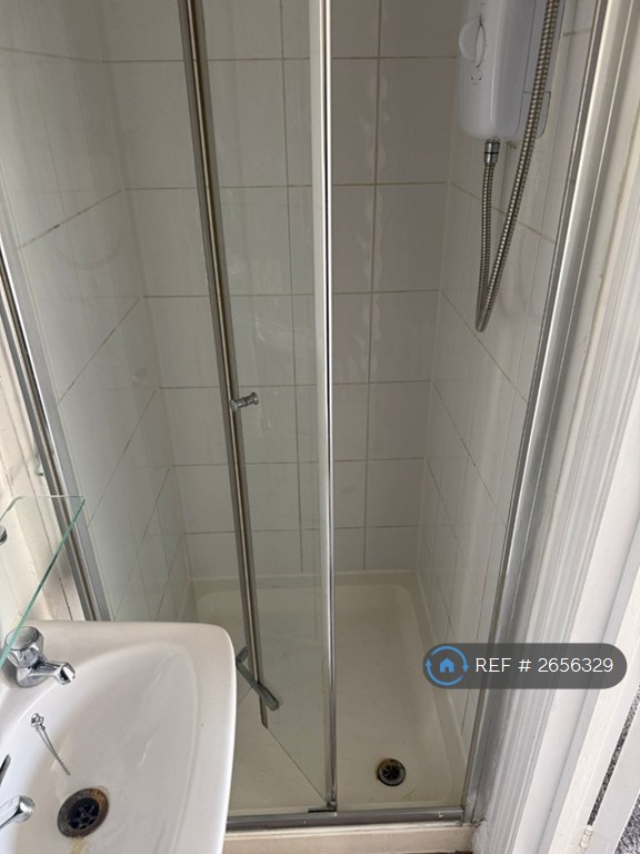 Studio flat in High Road, London, N22 (#2656329)