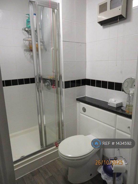 1 bedroom flat in Westminster Court, London, E11 (1 bed) (#1434592)