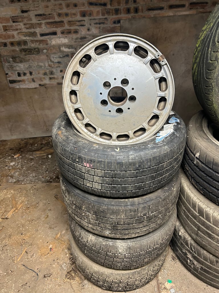 Mercedes-Benz 190E Alloy Wheels – Set of 5 (Original “Manhole Cover” Style)