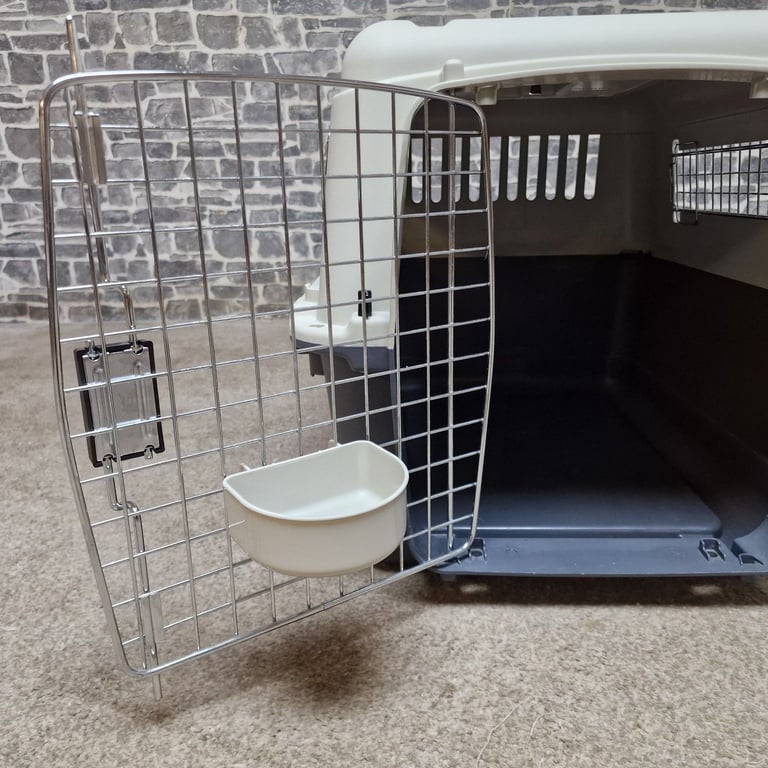 Medium Plastic Dog Travel Crate with Metal Door and Bowl