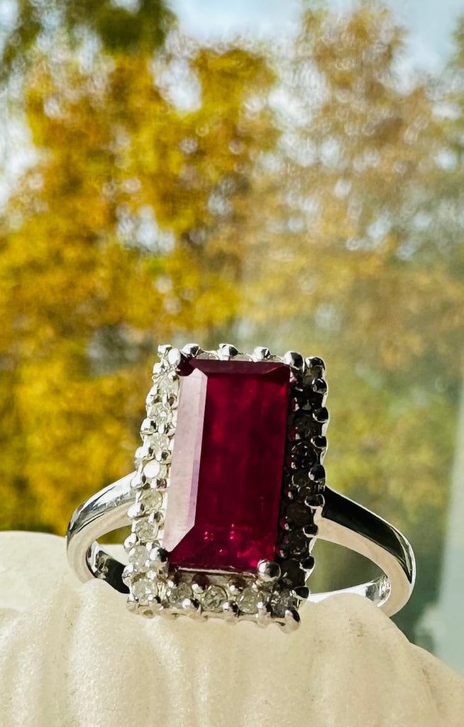 💥SILVER AFRICAN RUBY & DIAMOND RING - SIZE ‘S’ - £30 - COLLECT B26 QUOTE:S1602💥 