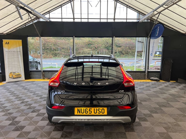 2015 Volvo V40 D2 [120] Cross Country Lux 5dr HATCHBACK DIESEL Manual