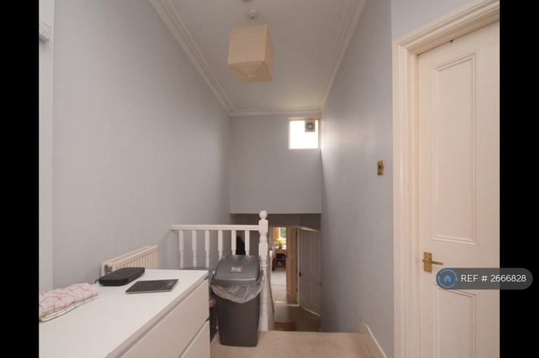 2 bedroom flat in Harbut Road, London, SW11 (2 bed) (#2666828)