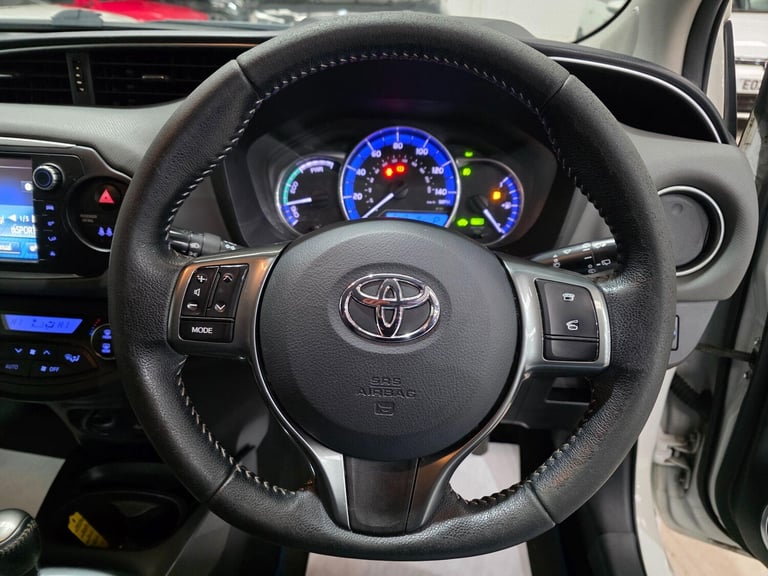 2015 Toyota Yaris 1.5 VVT-h Sport E-CVT Euro 6 5dr HATCHBACK Petrol/Electric Hybrid Automatic