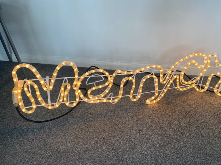 Brand new 6ft long folding indoor/outdoor “Merry Christmas “ rope light 