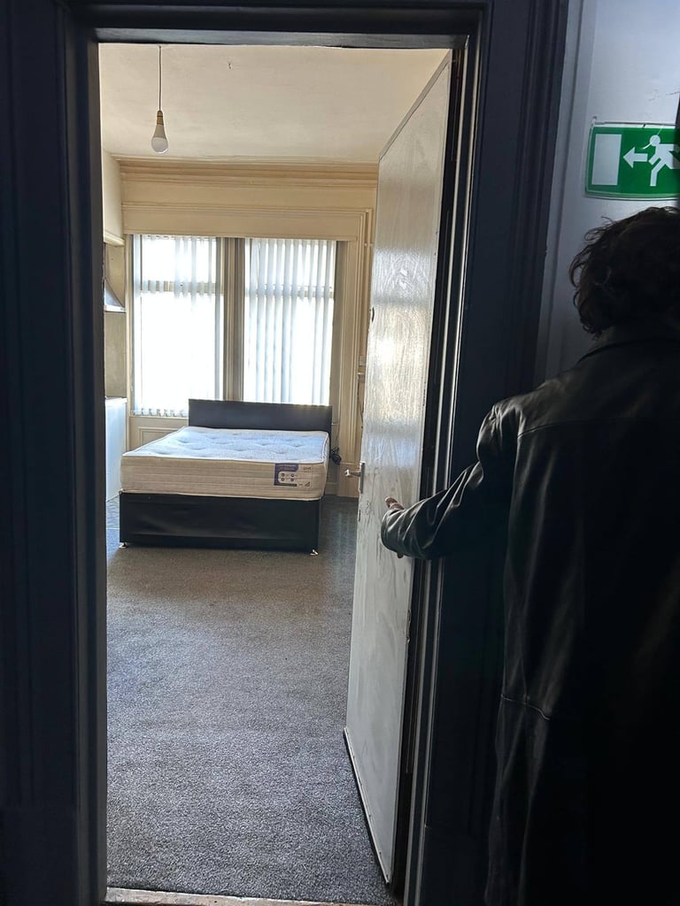 1 bedroom studio flat available 