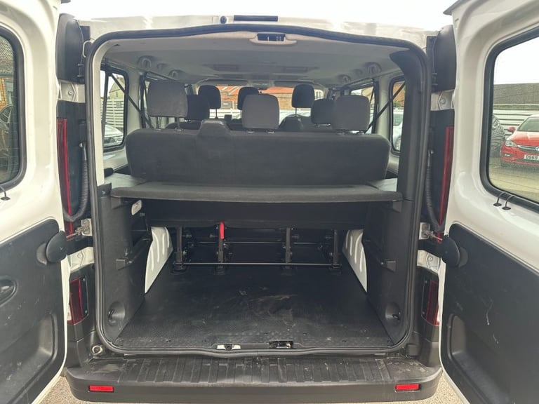 Renault Trafic SL28 ENERGY dCi 120 Business 9 Seater Diesel