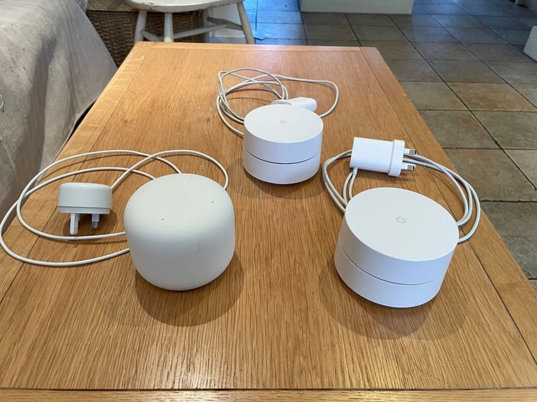 Google WiFI Mesh 3 pack with Nest Point smart speaker
