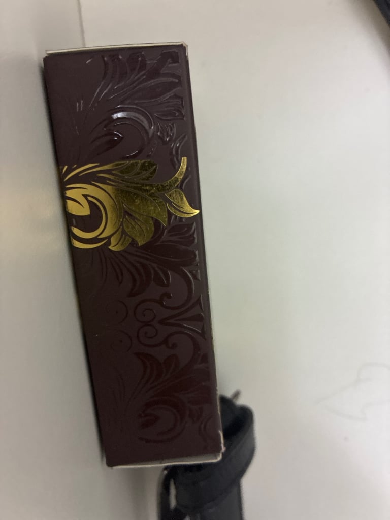 Very strong scent perfume