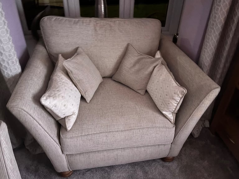 image for 1 1/2 seater love seat 