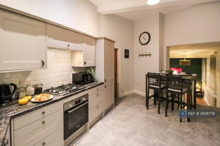 3 bedroom house in Commerce Square, Nottingham, NG1 (3 bed) (#2658779)
