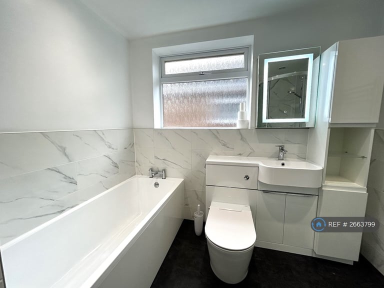 4 bedroom house in Shakespeare Drive, Nuneaton, CV11 (4 bed) (#2663799)