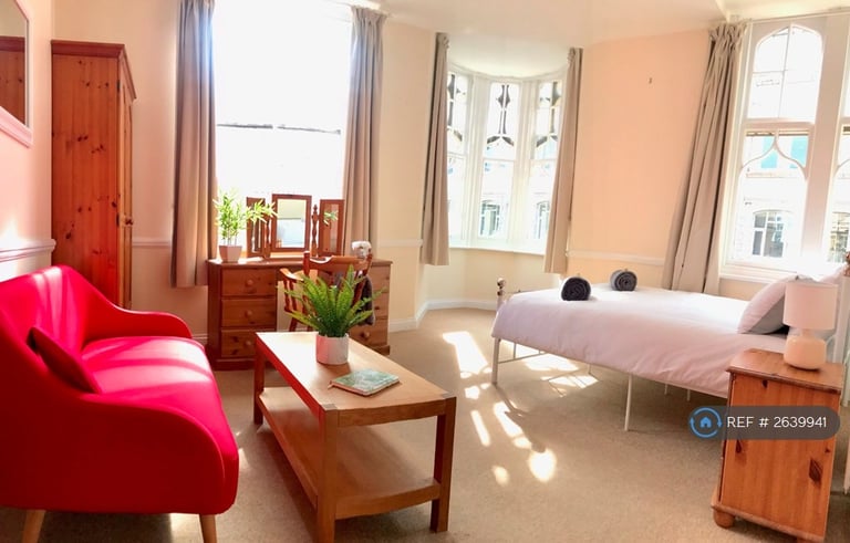 3 bedroom flat in Digby Chambers, Bournemouth, BH1 (3 bed) (#2639941)