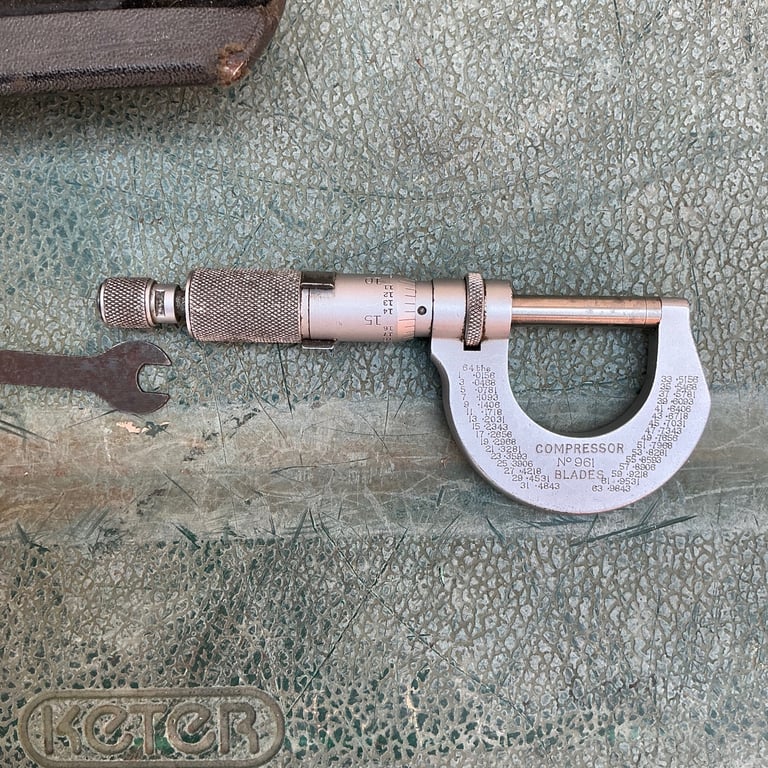 Vintage Moore& wright micrometer caliper vernier original case model 961 blades 