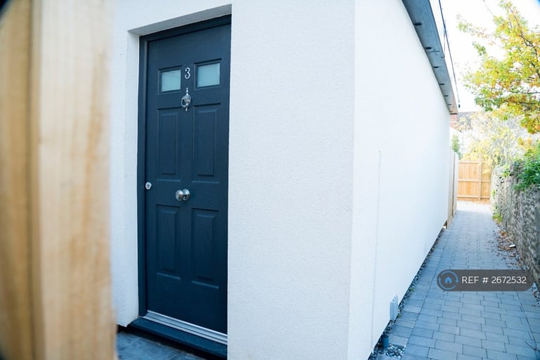 1 bedroom flat in Cathedral Road, Cardiff, CF11 (1 bed) (#2672532)