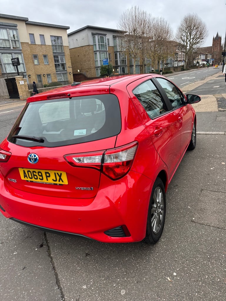 Excellent Toyota Yaris 1.5 hybrid very low mileage for sale.