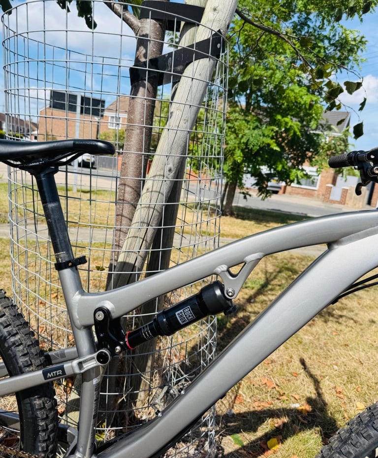 BOARDMAN MTR 8.6 FULL SUSPENSION MOUNTAIN BIKE !