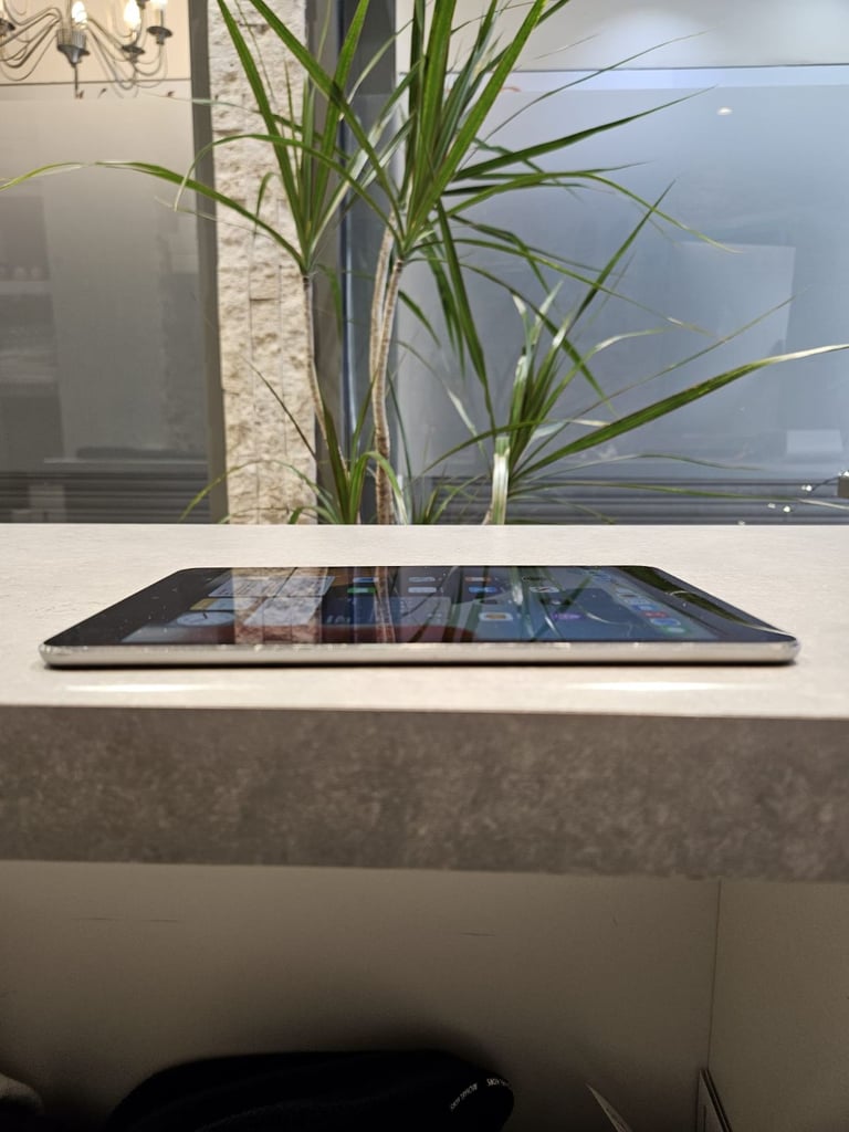 iPad mini 4 , very good condition