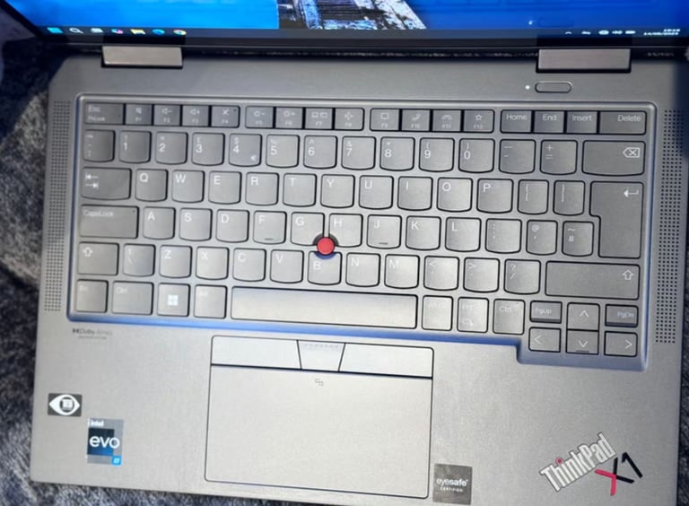 Lenovo laptop X1 Yoga Gen 7 *Touch Screen* i7-1260p 16gb mem, 512GB HD